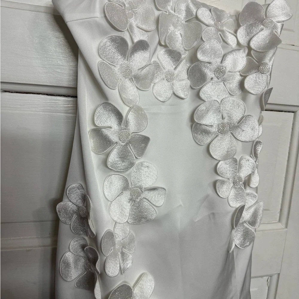 JW PEI White Strapless Dress with Elegant Silhouette - Picture 8 of 11
